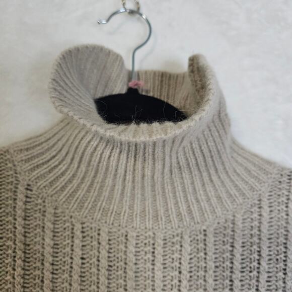 Garnet Hill Sm Ws Oatmeal Tan knit Lambwool Angora Blend turtleneck sweater Warm - Picture 6 of 12